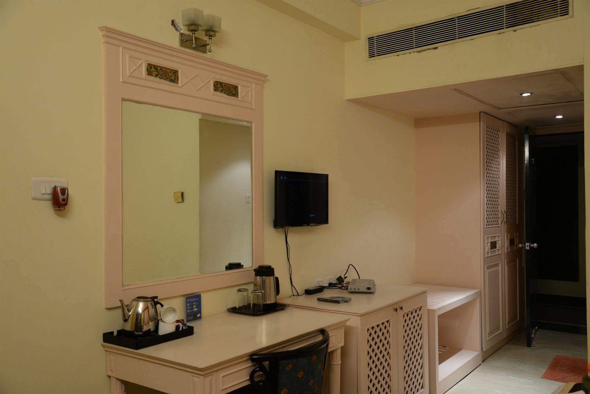 Glm Meridian Chennai Extérieur photo