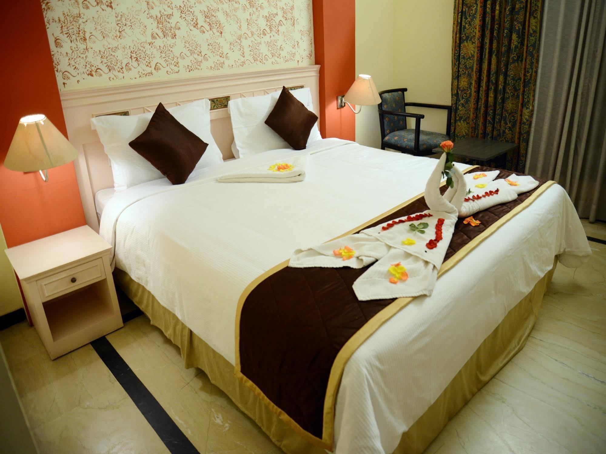Glm Meridian Chennai Extérieur photo