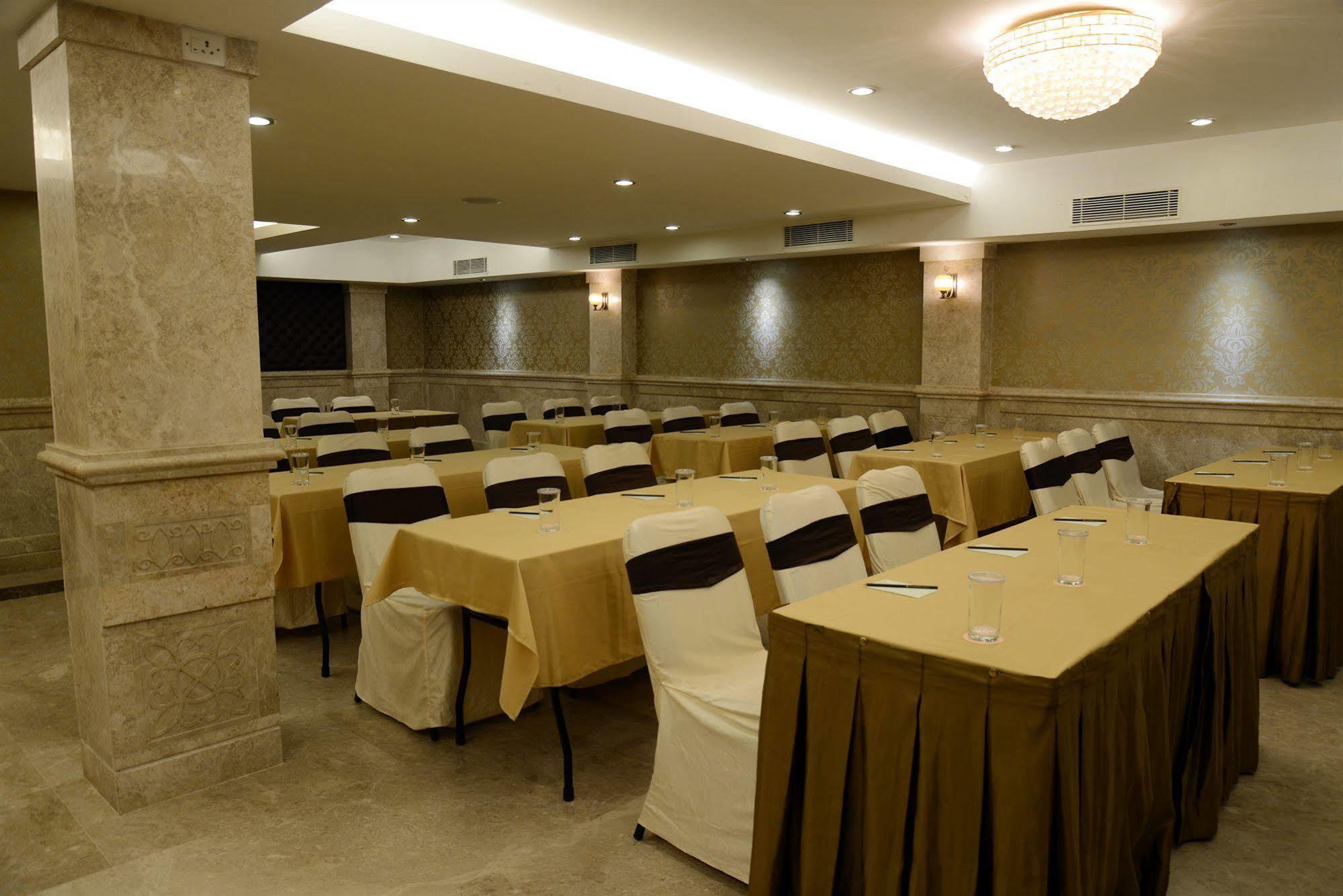 Glm Meridian Chennai Extérieur photo